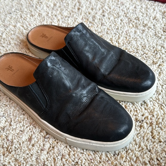 EUC black leather Frye slip on loafer - Picture 6 of 7